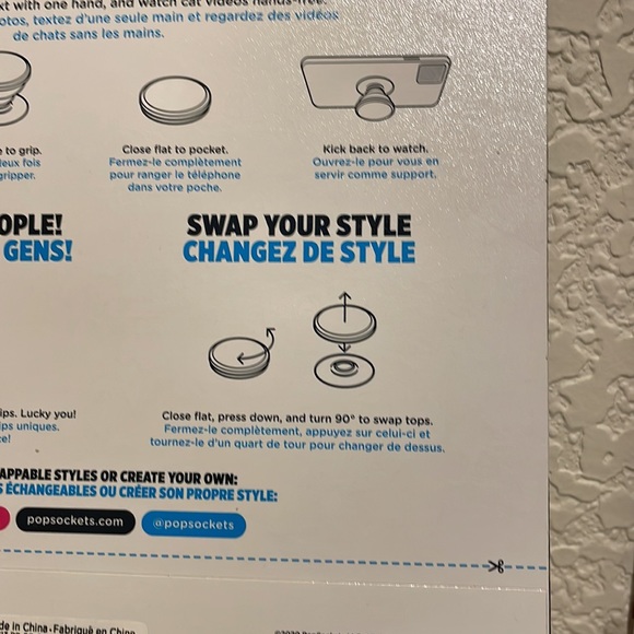 NWT set of 3 pop sockets 3 phone grips/stands with swappable tops exclusive - Picture 10 of 12